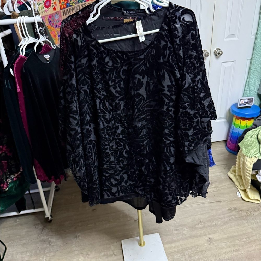 PrettyLittleThing Elegant Black Floral Blouse​